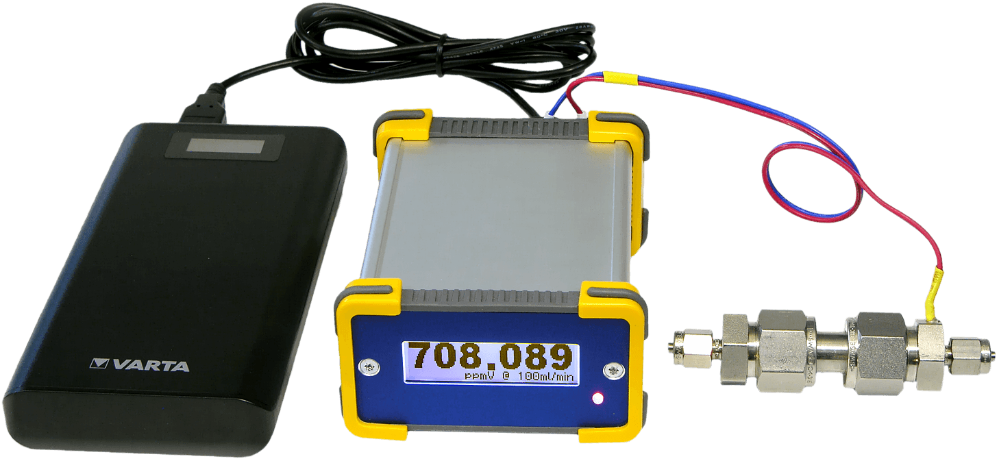 Independent operation of the
TMM-1 with USB power bank TMM-1 with cell and power bank